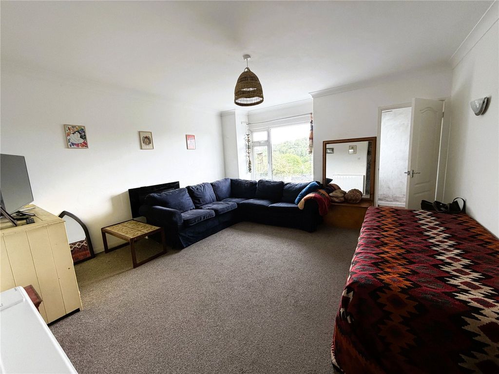 Property photo 3 of 13 Picture No. 02