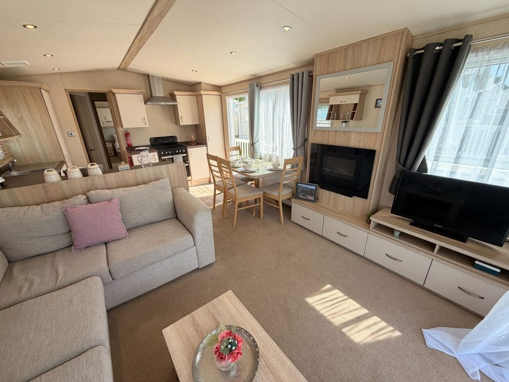 Property photo 2 of 11 Abi Sunningdale Premier 2015 Car0021051 138727192.Jpeg