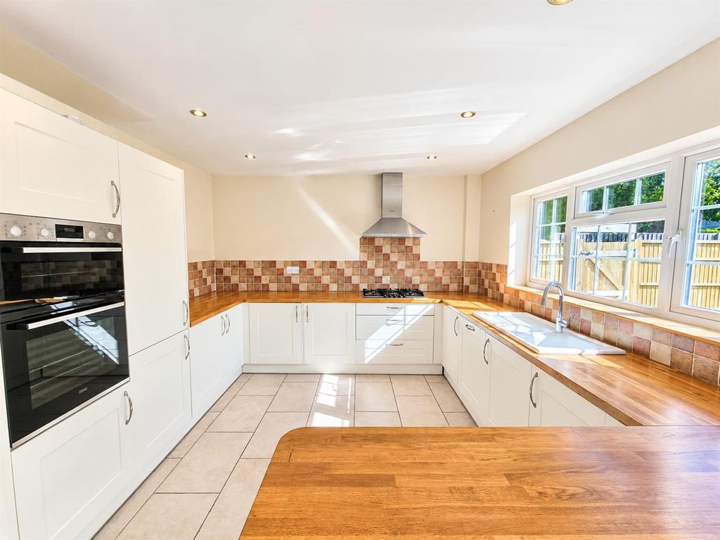 Property photo 1 of 18 Kitchen