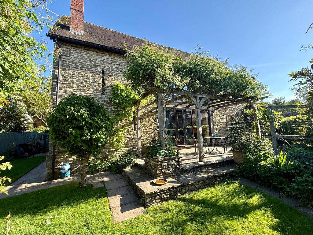 Property photo 1 of 18