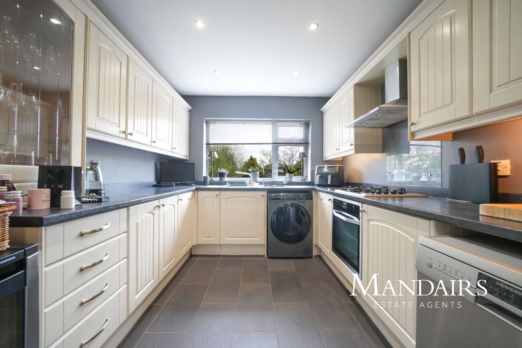 Property photo 1 of 31