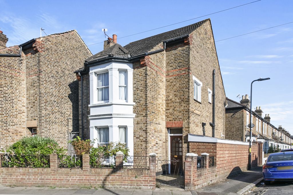 Property photo 1 of 11 Photo 2