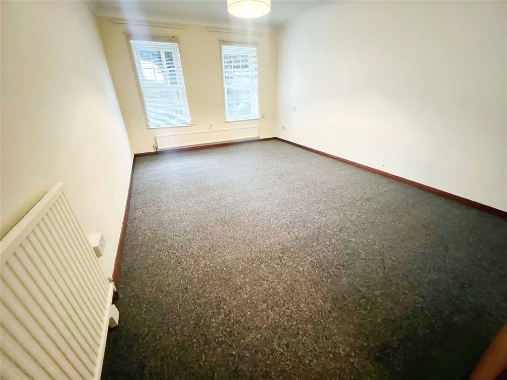 Property photo 2 of 5 Living Room