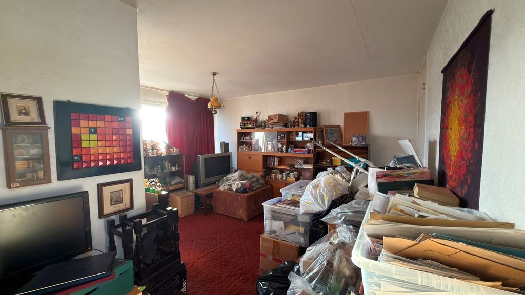 Property photo 3 of 12