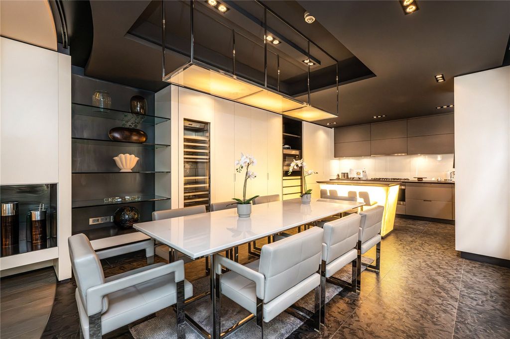 Property photo 3 of 15 Kitchen/ Dining