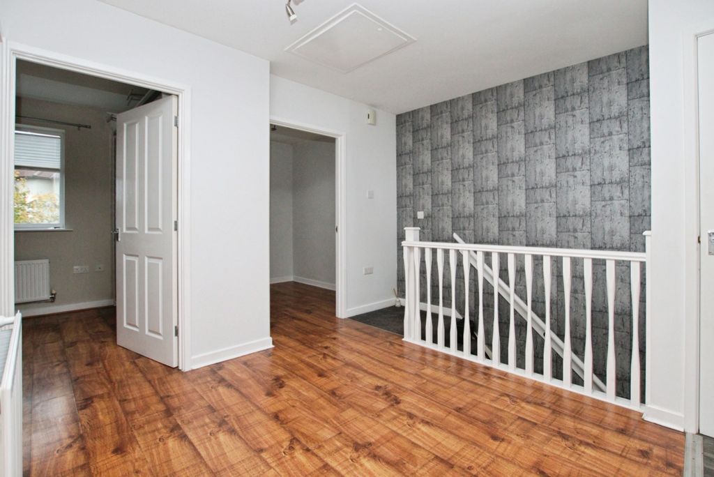 Property photo 3 of 11 5176483