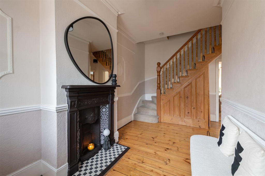 Property photo 2 of 17 Qag 8.Jpg