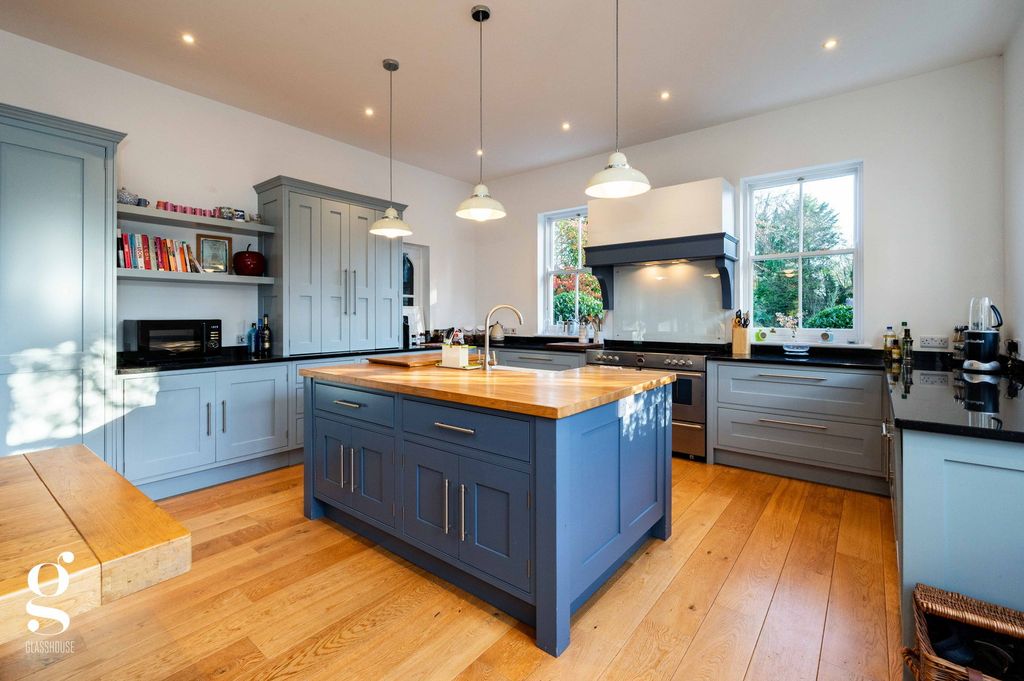 Property photo 3 of 49