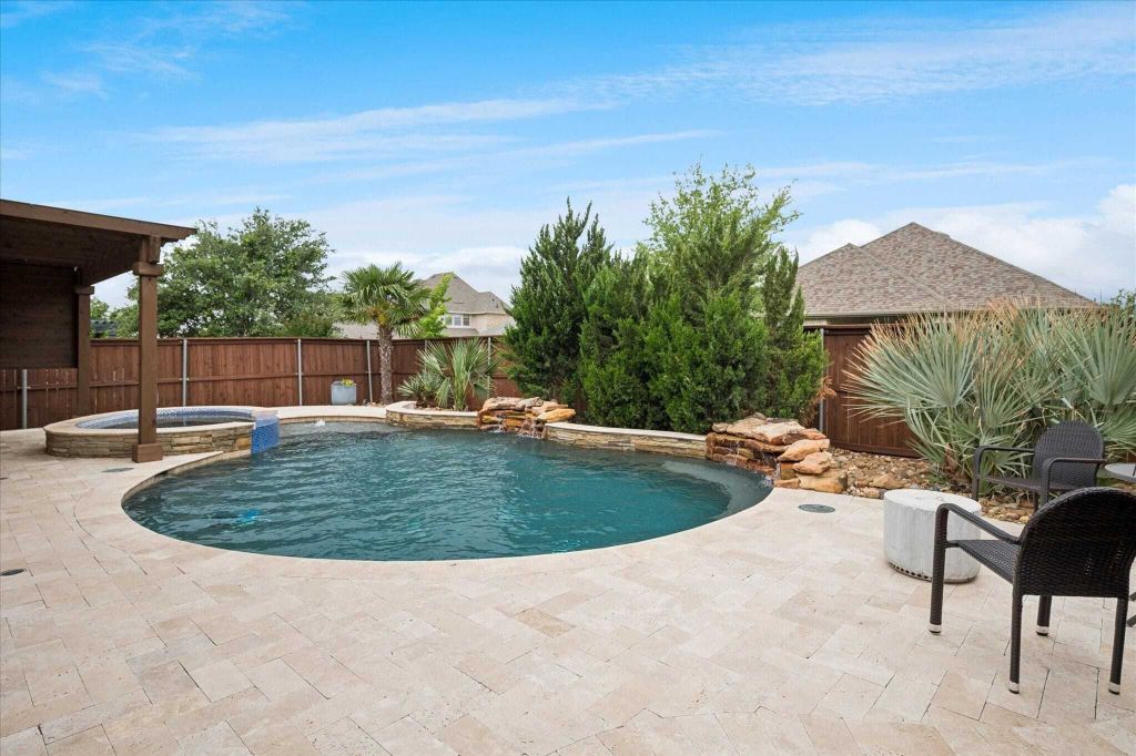 Property photo 1 of 31