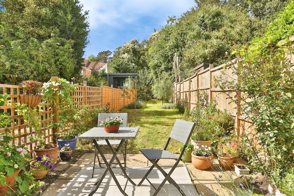 Property photo 2 of 17