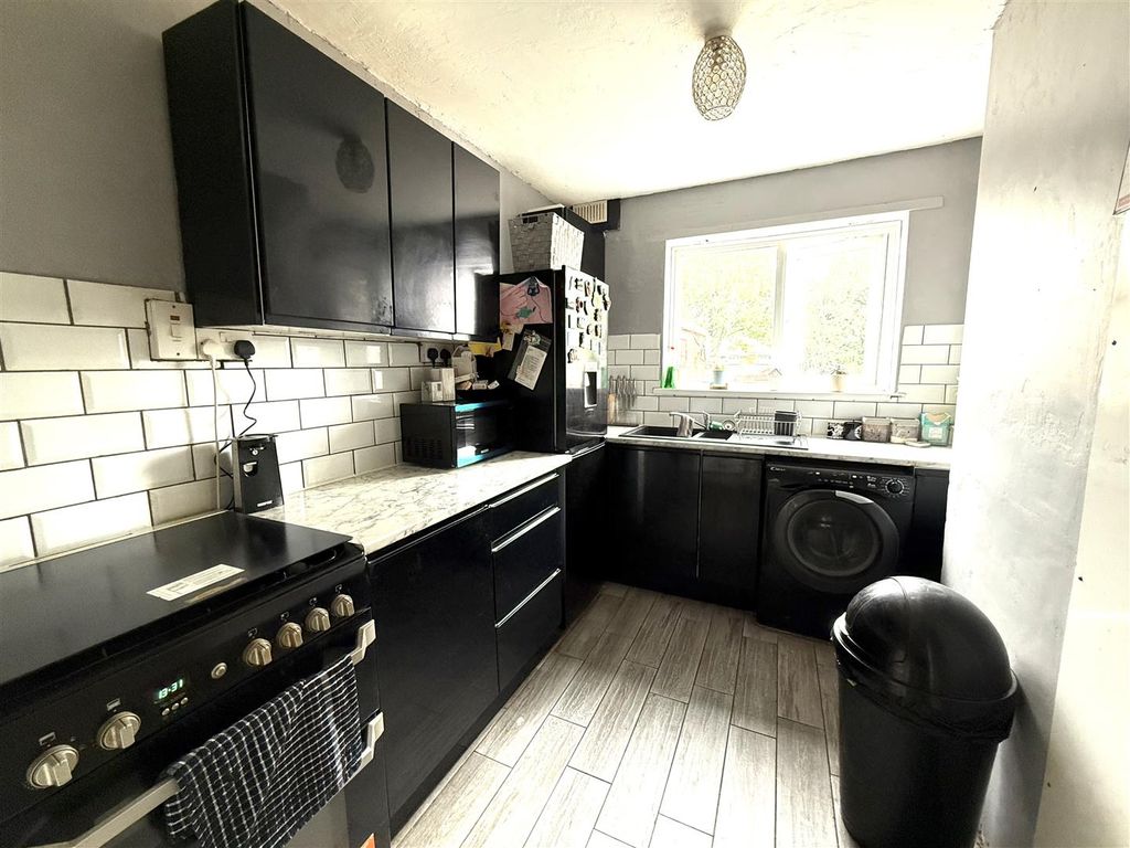 Property photo 3 of 14 31 Leasowe Kit.Jpeg