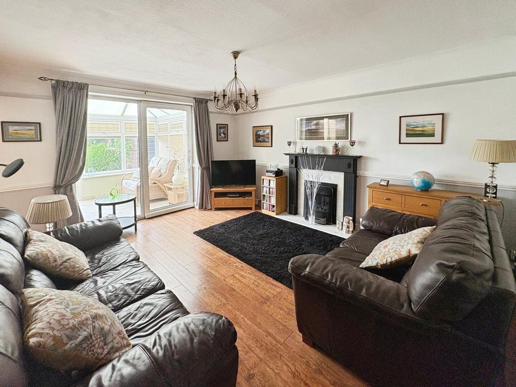 Property photo 3 of 17 Living Room