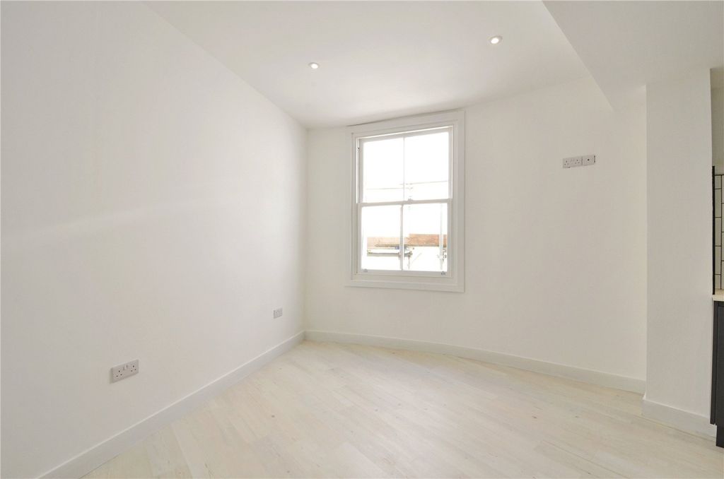 Property photo 3 of 10 Picture No. 02