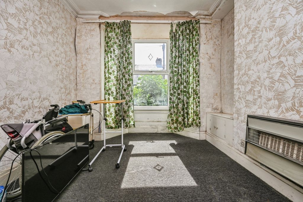 Property photo 3 of 14 Pbox-Img.Jpg