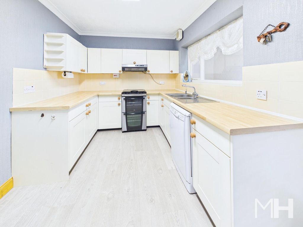 Property photo 3 of 24 Kitchen