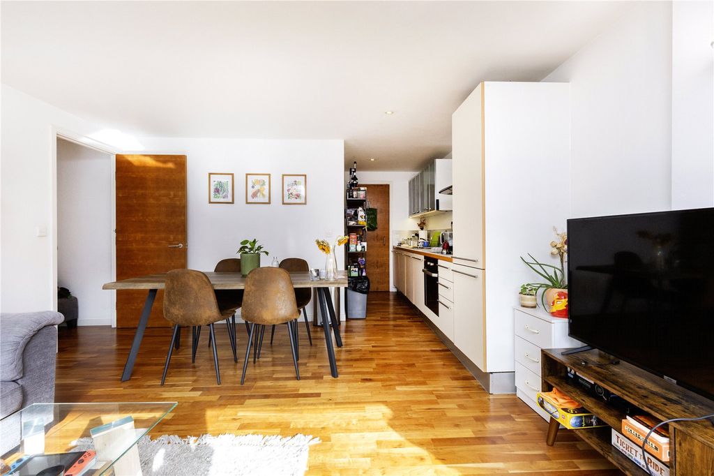 Property photo 2 of 14 Dining Area