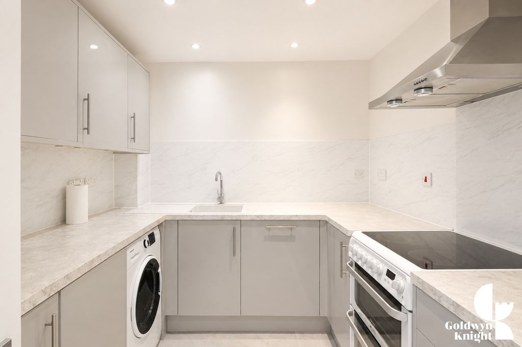 Property photo 3 of 12 Kitchen