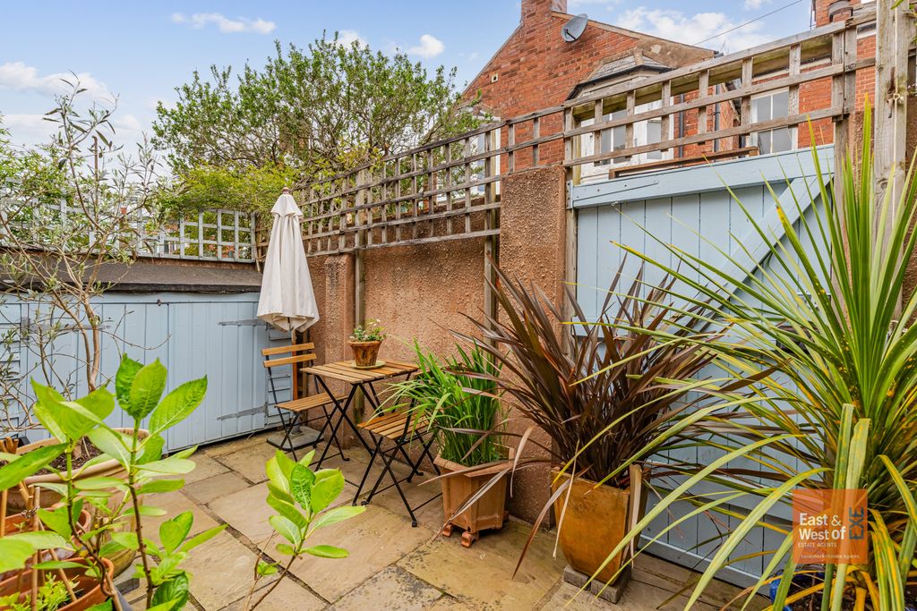 Property photo 3 of 14 A04 - 17 East Grove Road, Exeter - 260428