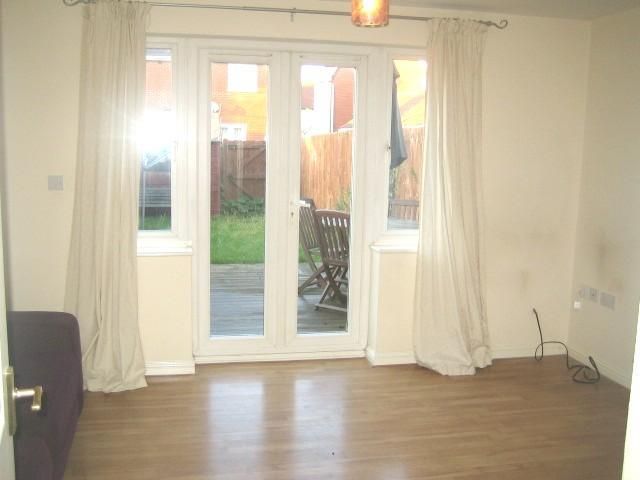 Property photo 2 of 7 Living Room