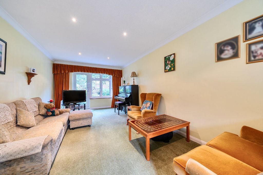 Property photo 2 of 14 Picture No. 12