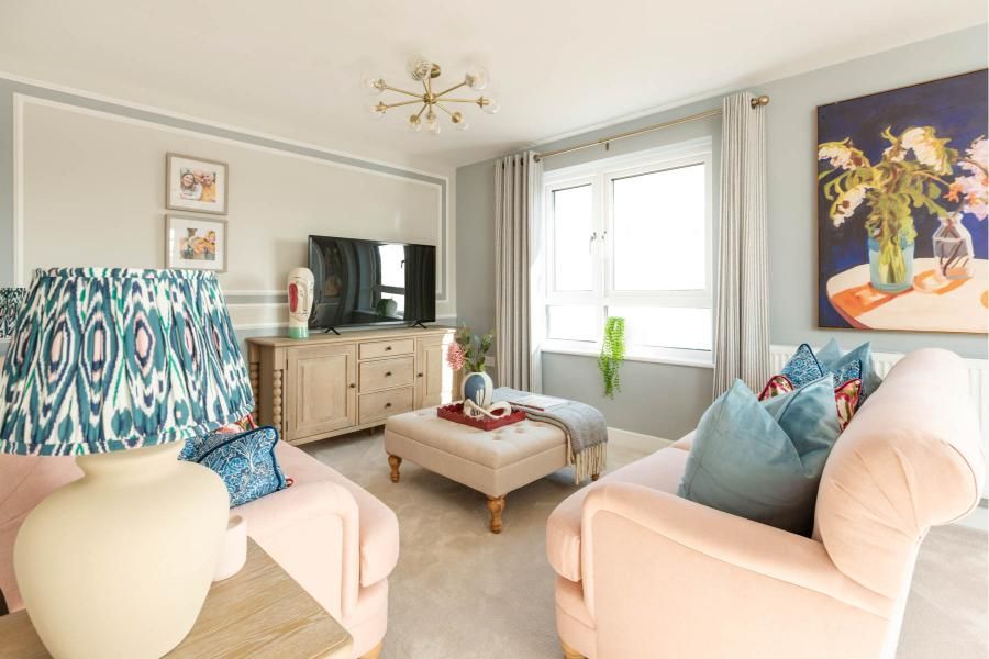 Property photo 3 of 11 Light And Bright Living Room