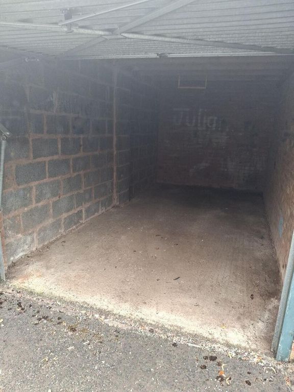 Property photo 2 of 2 Garage