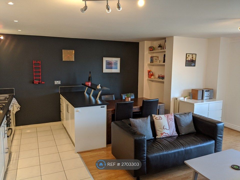 Property photo 1 of 10 Kitchen / Living