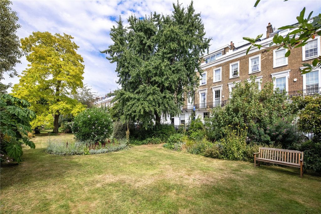 Property photo 2 of 14 Square Gardens