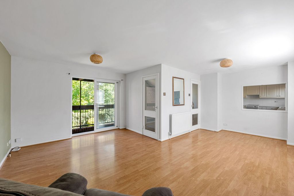 Property photo 1 of 32 Lounge