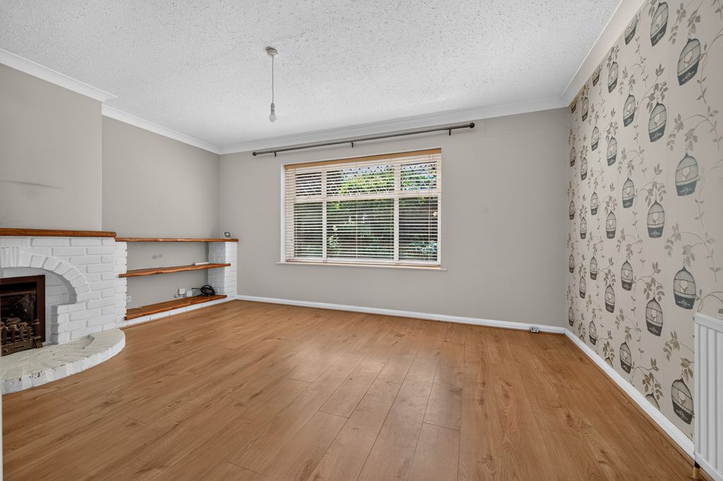Property photo 2 of 25