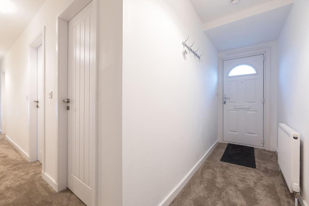 Property photo 2 of 28