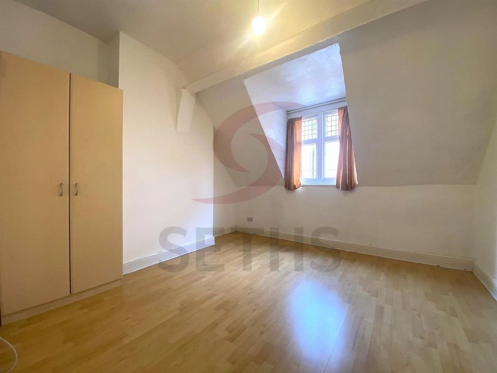 Property photo 3 of 5 Bedroom