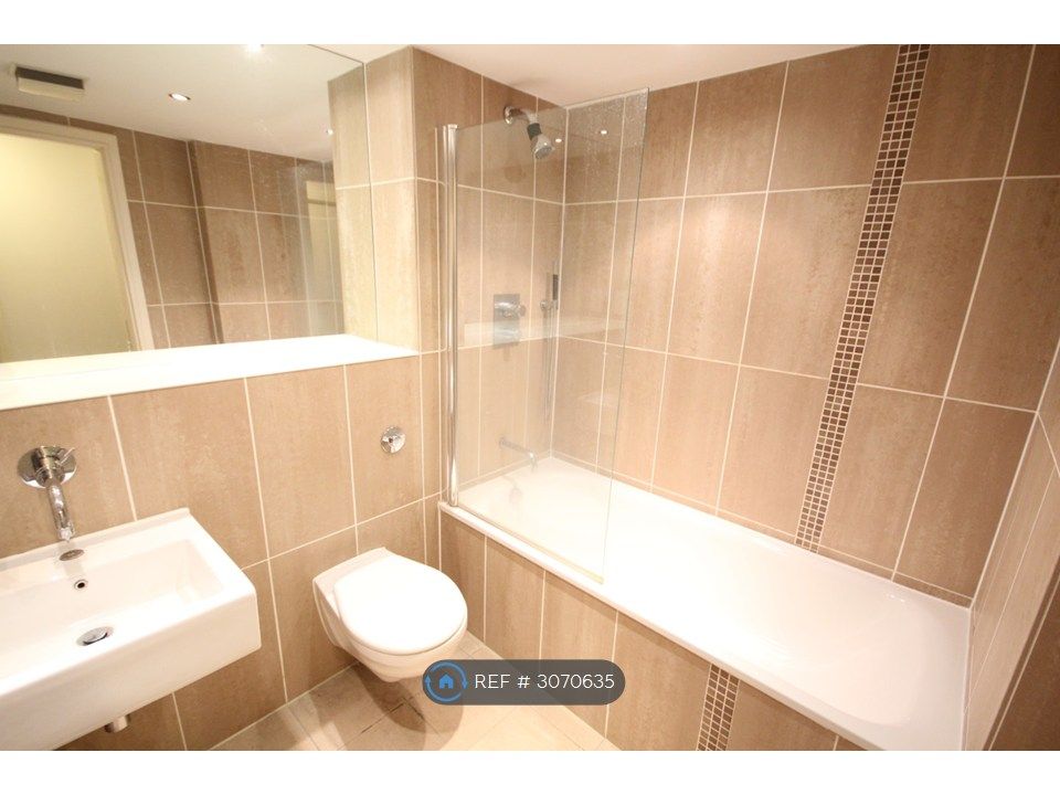 Property photo 3 of 9 Bathroom