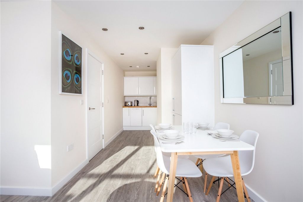 Property photo 2 of 7 Picture No. 12