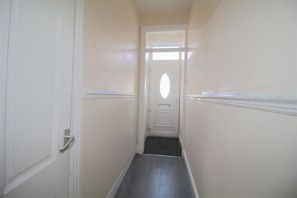 Property photo 3 of 13 Entrance Hallway
