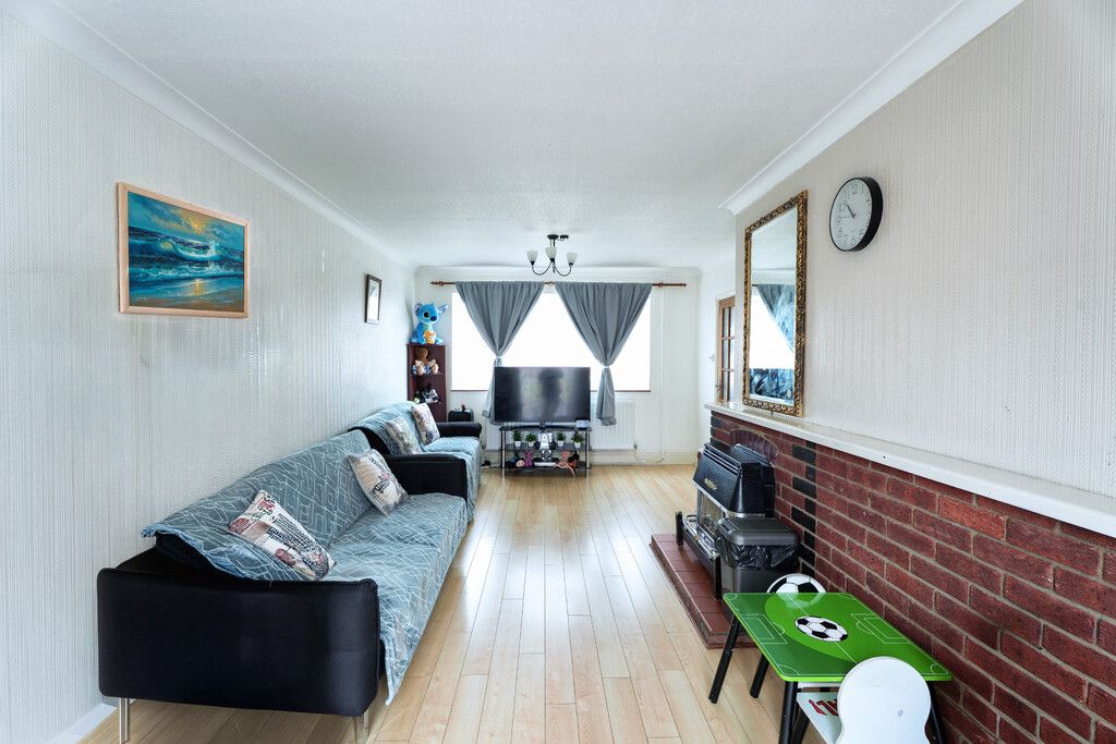 Property photo 2 of 16 A7400380.Jpg