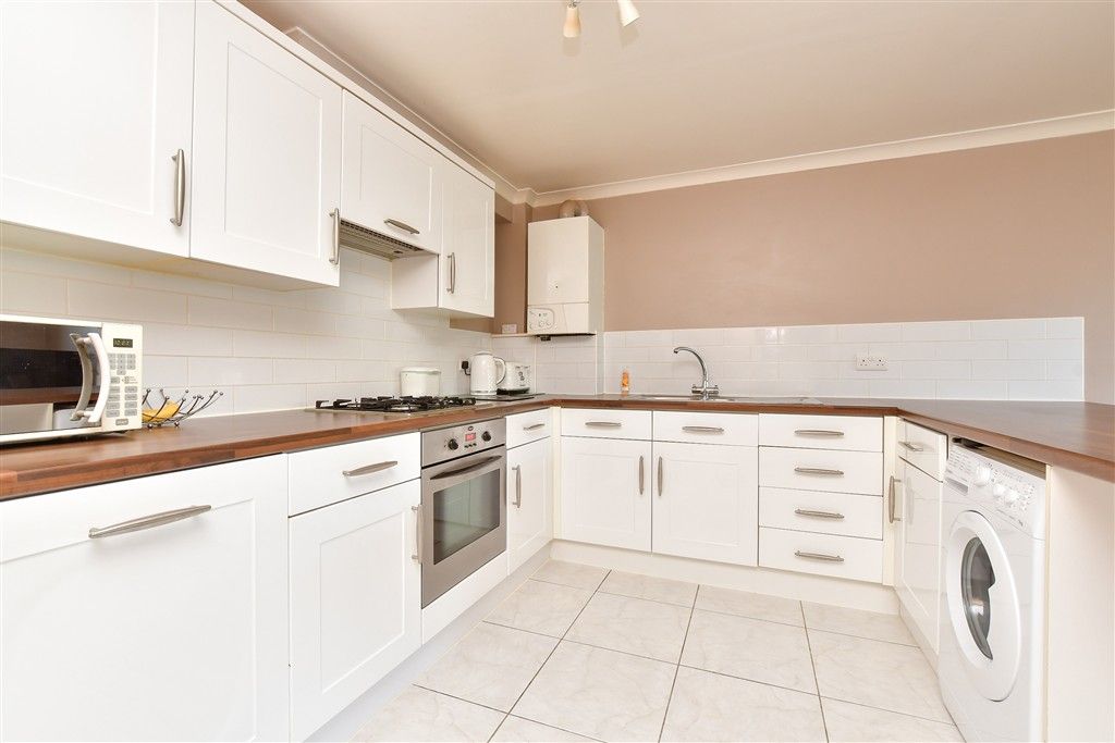 Property photo 3 of 9 Kitchen / Lounge