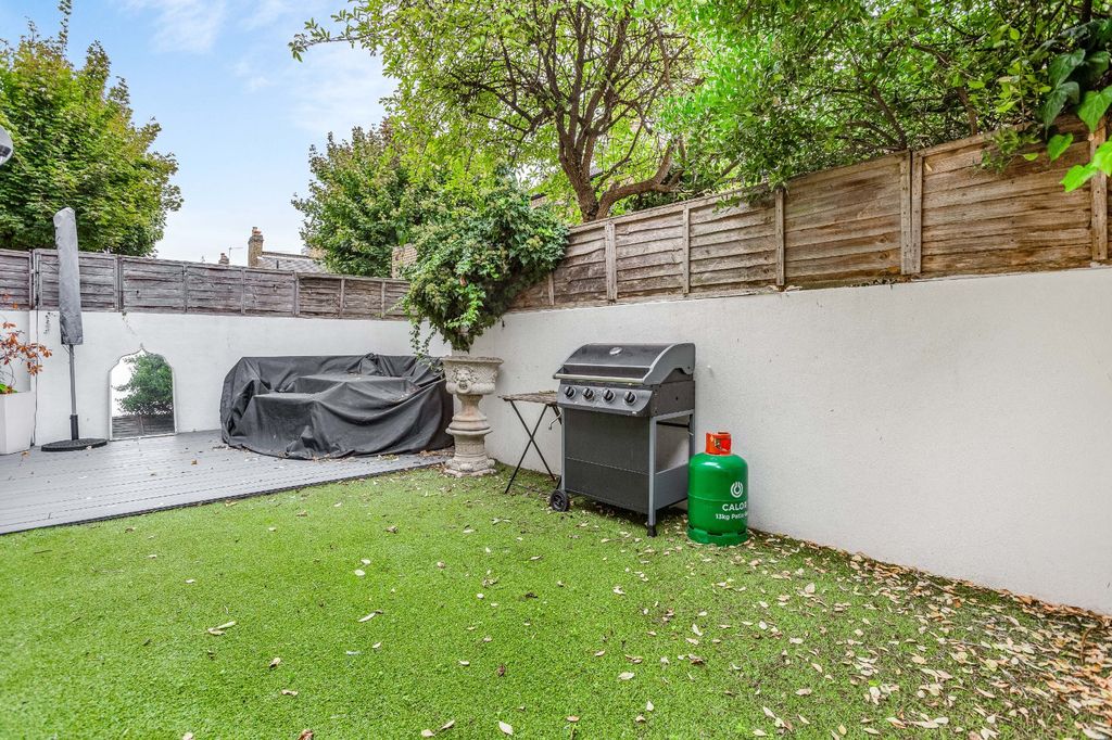 Property photo 2 of 9