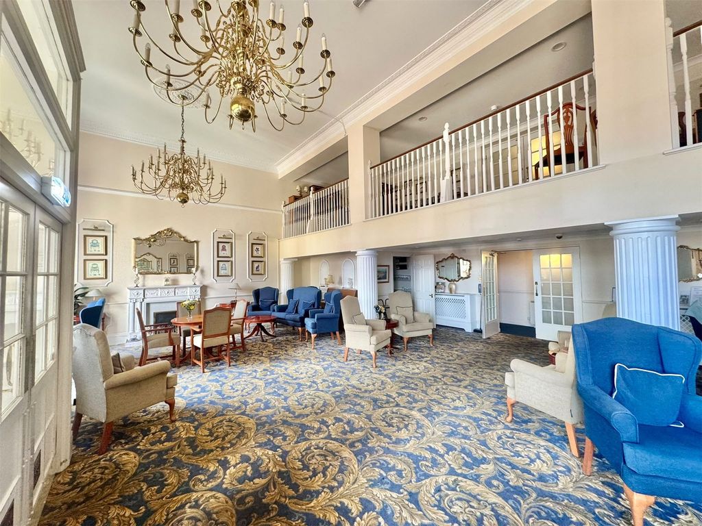 Property photo 2 of 19 Communal Lounge