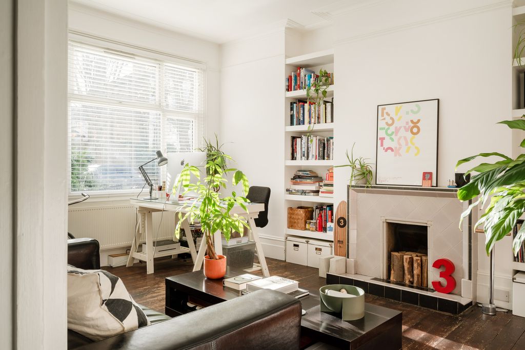 Property photo 3 of 25 322850 - Tottenhall Road, London N13 - High Res-08197.Jpg