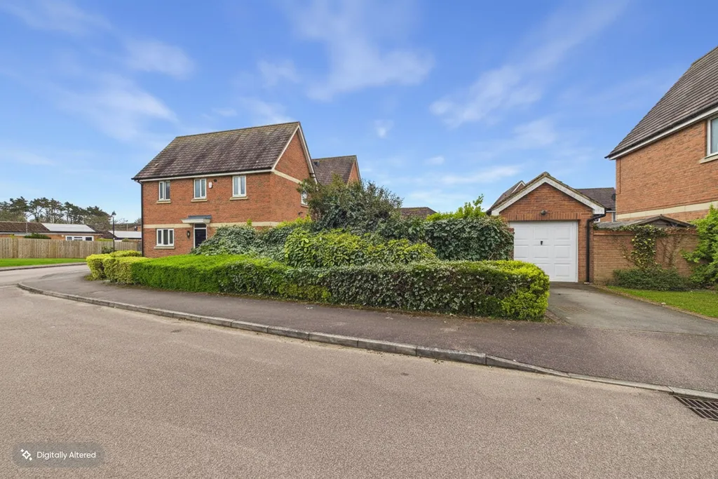 House in Northampton, West Northamptonshire - More