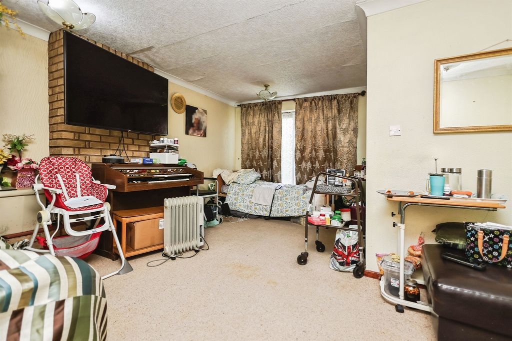 Property photo 3 of 12