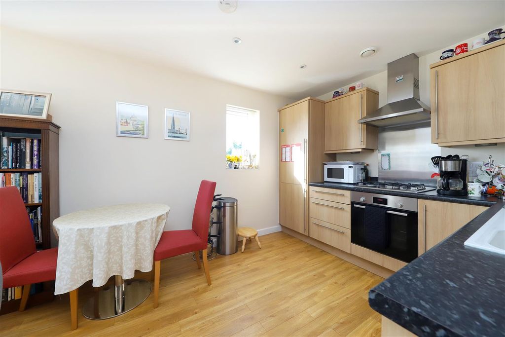 Property photo 3 of 12 Kitchen/Dining