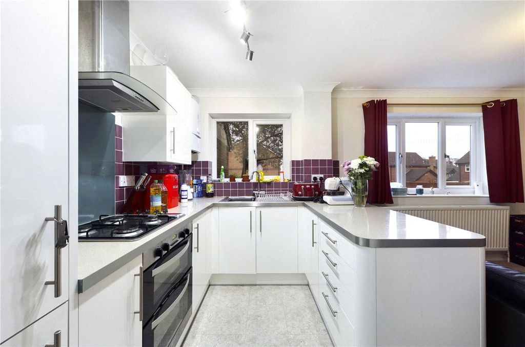 Property photo 3 of 6 Kitchen