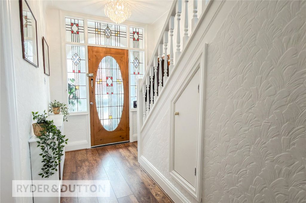 Property photo 3 of 27 Hallway