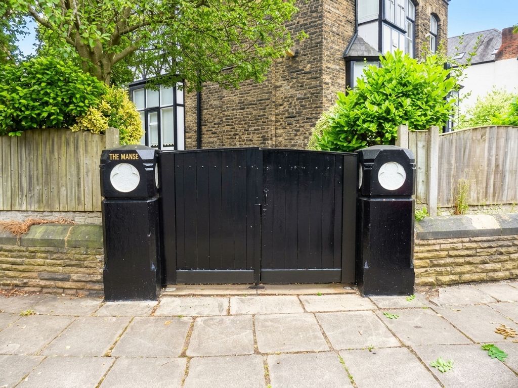 Property photo 2 of 30