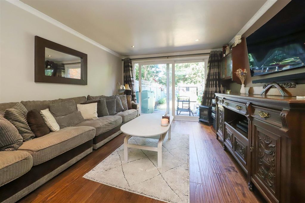 Property photo 2 of 11 Living Room