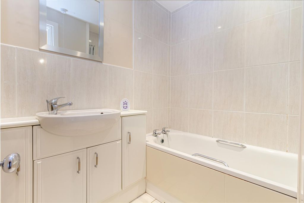 Property photo 3 of 21 Bathroom1.Jpg