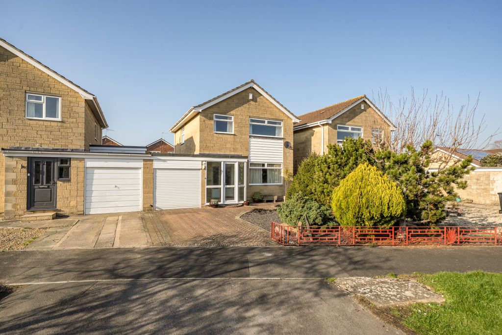 Property photo 1 of 17 1423883569A8563780F32