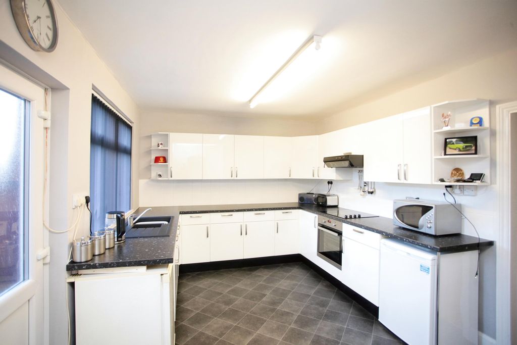 Property photo 2 of 14 Refitted Kitchen